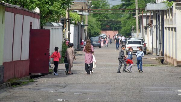 Дети на улицах Душанбе на Иди Рамазан - Sputnik Тоҷикистон