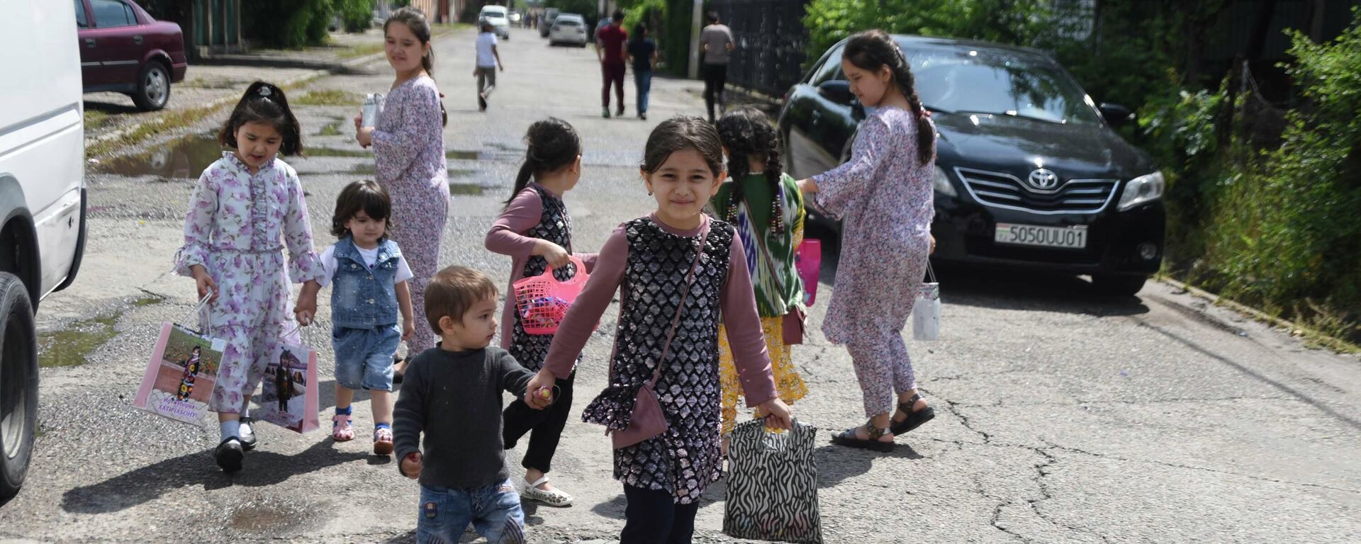 Дети на улицах Душанбе на Иди Рамазан - Sputnik Таджикистан, 1920, 05.04.2024