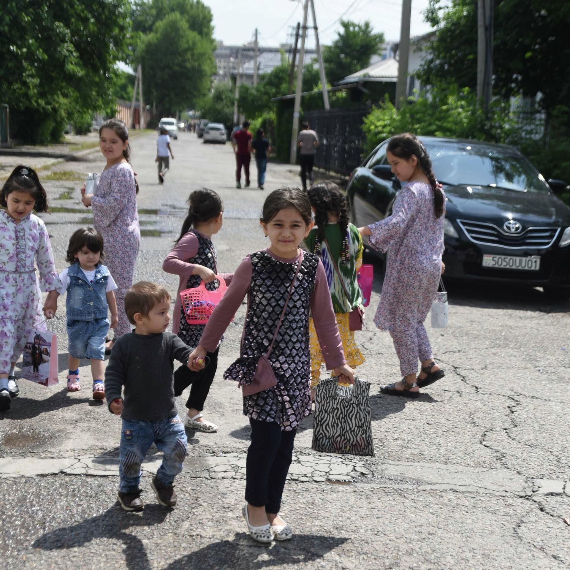 Таджикистан сегодня как живут. Дети Таджикистана. Таджикистан улицы. Таджикистан уровень жизни. День защиты детей в Таджикистане.