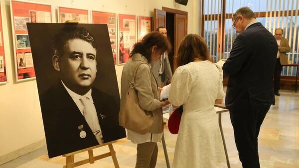 Вечер памяти в честь 110-летия Мирзо Турсунзода в Москве - Sputnik Таджикистан