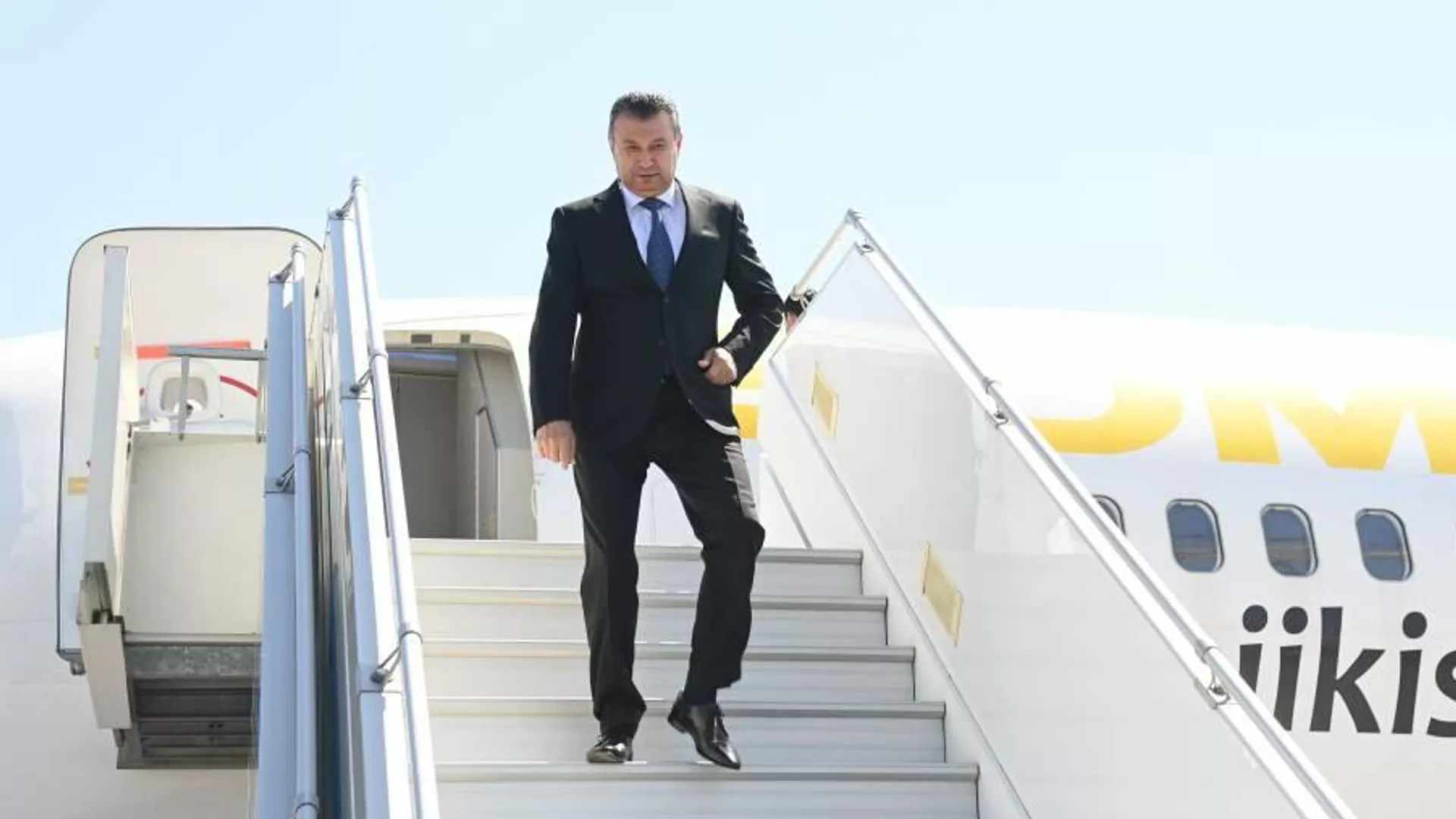 Премьер-министр Таджикистана Кохир Расулзода прибыл в Ташкент