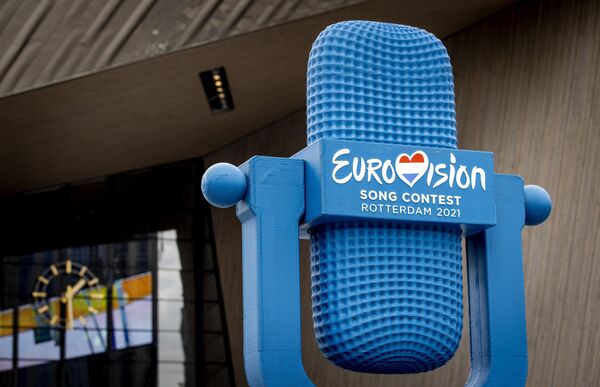 Гостей Евровидения будет встречать огромный логотип-микрофон, отпечатанный на 3D-принтере - Sputnik Таджикистан