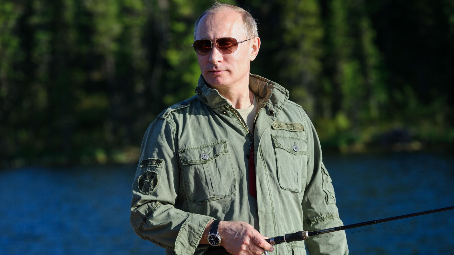 Президент России Владимир Путин во время рыбалки в Республике Тыва - Sputnik Таджикистан, 1920, 18.05.2021