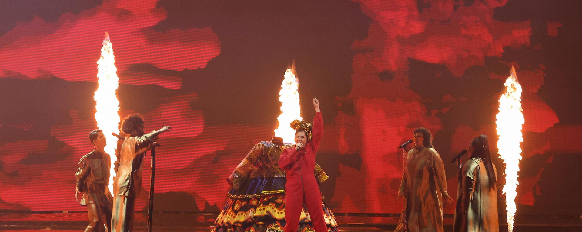 Россиянка Манижа выступает во время первого полуфинала 65-го конкурса Евровидение-2021 - Sputnik Таджикистан, 1920, 18.05.2021