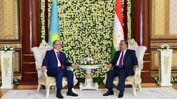 Президент Таджикистана Эмомали Рахмон и президент Казахстана Касым-Жомарт Токаев в Душанбе  - Sputnik Тоҷикистон