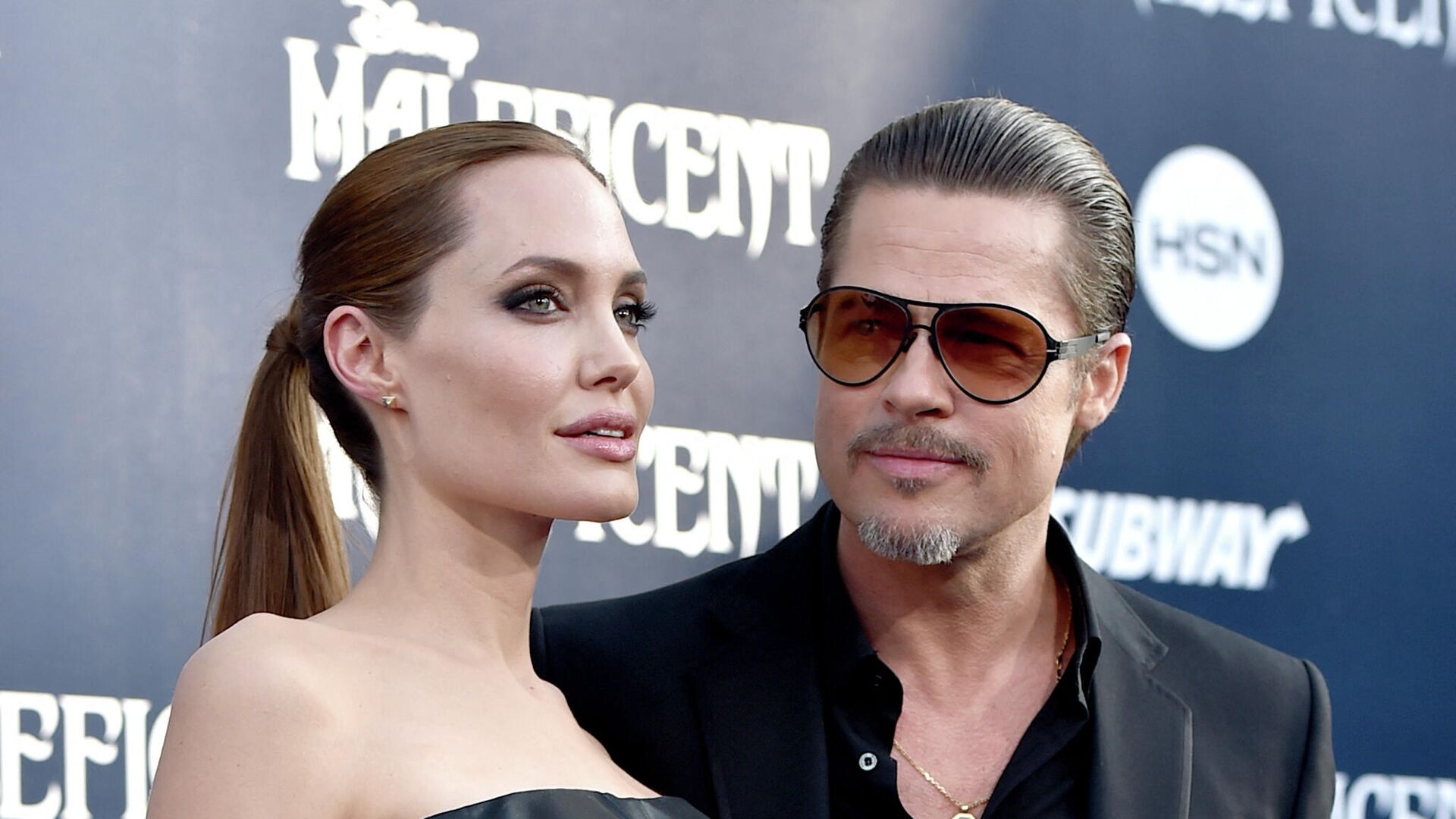 Красивый секс с Анджелиной Джоли / Naked Angelina Jolie