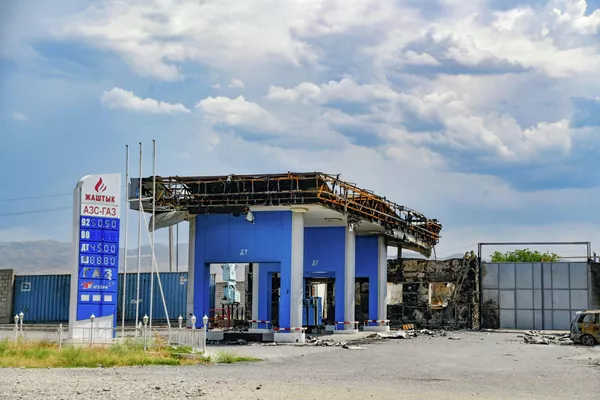 Разрушенные автозаправки в районе Хистерварза на спорных территориях, после столкновений таджиков и кыргызов - Sputnik Тоҷикистон