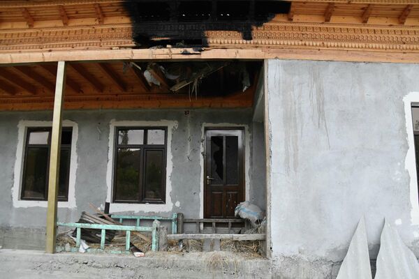 Разрушенные дома после столкновений между таджиками и кыргызами  - Sputnik Тоҷикистон