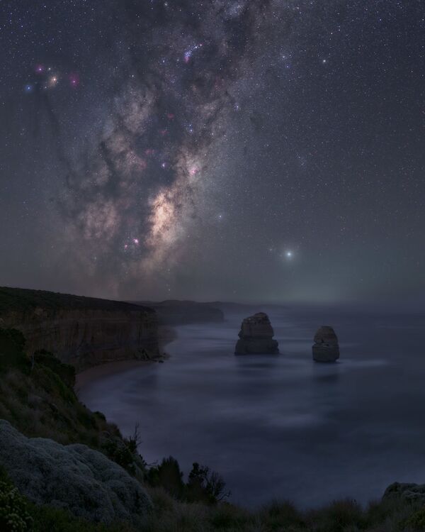 Млечный Путь над южным побережьем Виктории в Австралии. - Sputnik Таджикистан