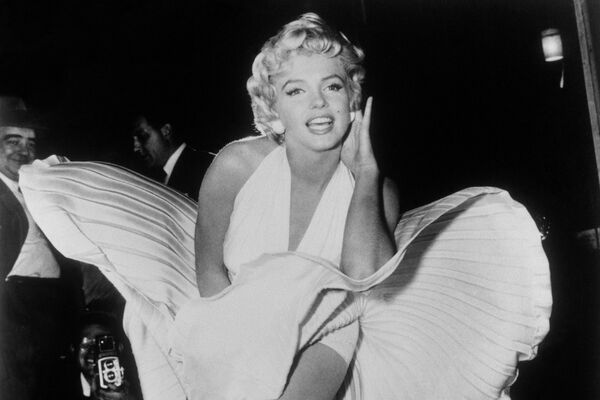 От антагонисток Чаплина до Мэрилин Монро: как менялись героини романтических комедий | Forbes Woman