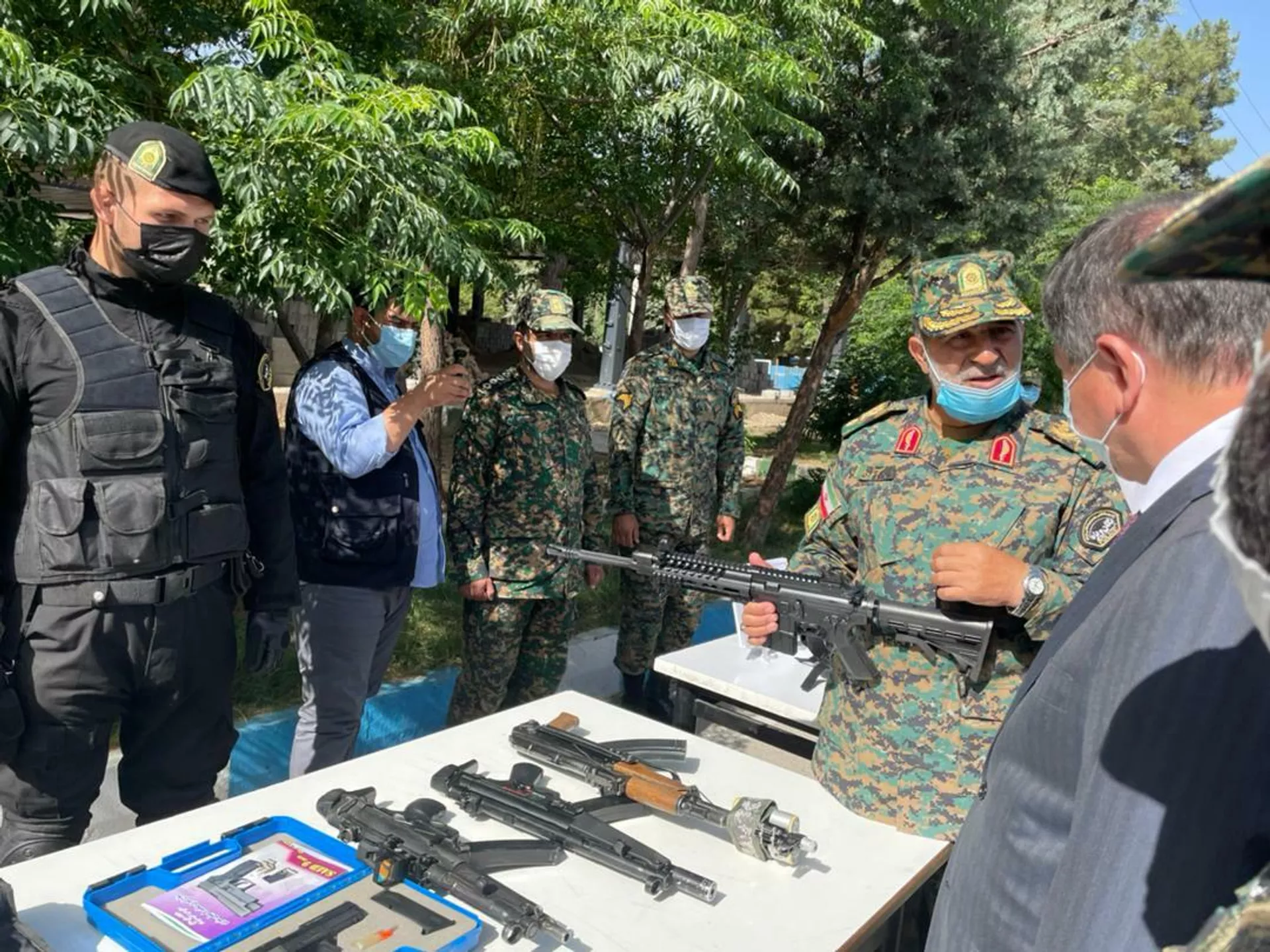 Министр внутренних дел РТ Рахимзода Рамазон посетил Выставку военной техники Исламской Республики Иран, а также вооружения и тяжелой военной техники Министр внутренних дел РТ Рахимзода Рамазон посетил Выставку военной техники Исламской Республики Иран, а также вооружения и тяжелой военной техники - Sputnik Тоҷикистон, 1920, 02.06.2021