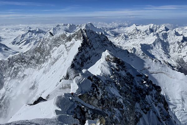 Самый сложный участок восхождения на Эверест - последние 300 метров, прозванные альпинистами &quot;самой длинной милей на Земле&quot; - Sputnik Таджикистан