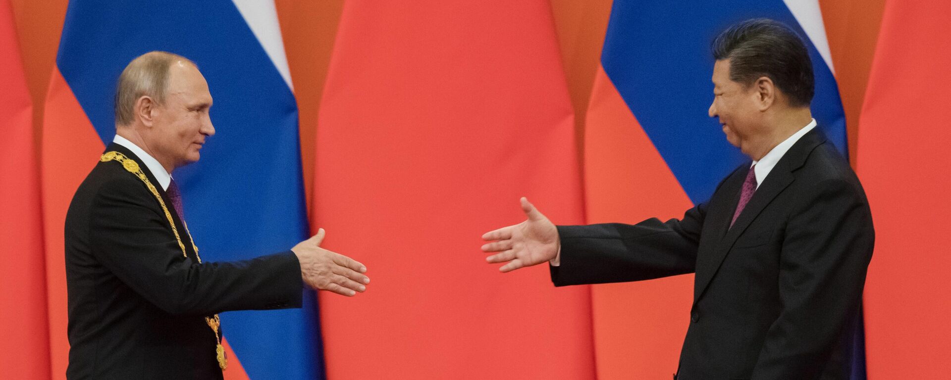 Президент РФ Владимир Путин и председатель КНР Си Цзиньпин - Sputnik Таджикистан, 1920, 09.06.2021