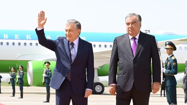 Президент Республики Узбекистан Шавкат Мирзиёев прибыл с официальным визитом в Республику Таджикистан - Sputnik Таджикистан