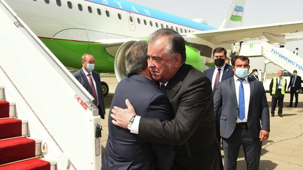 Президент Республики Узбекистан Шавкат Мирзиёев прибыл с официальным визитом в Республику Таджикистан - Sputnik Тоҷикистон
