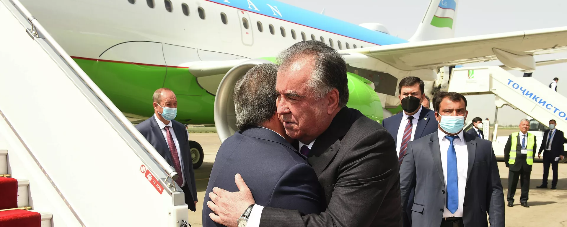 Президент Республики Узбекистан Шавкат Мирзиёев прибыл с официальным визитом в Республику Таджикистан - Sputnik Тоҷикистон, 1920, 10.06.2021