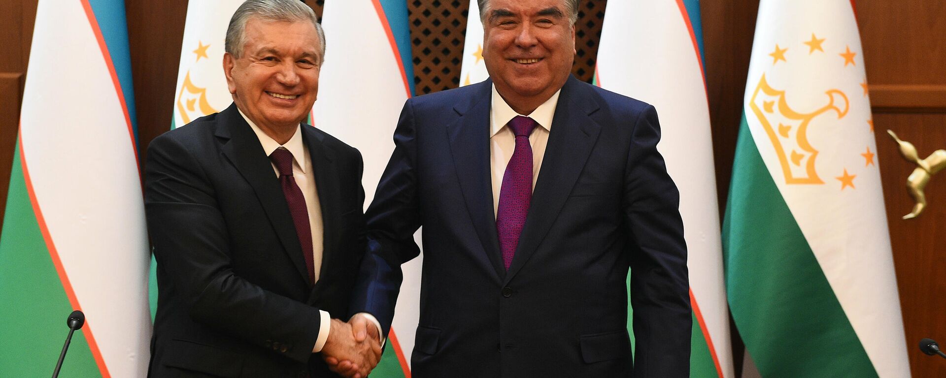 Президент Узбекистана Шавкат Мирзиеев и президент Таджикистана Эмомали Рахмон - Sputnik Таджикистан, 1920, 25.10.2021