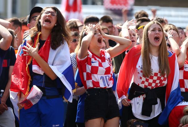 Реакция хорватских болельщиков на гол в ворота сборной. - Sputnik Таджикистан