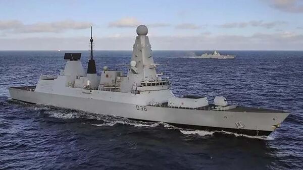 Британский эсминец Defender сопровождает группу российских военных кораблей в проливе Ла–Манш - Sputnik Таджикистан