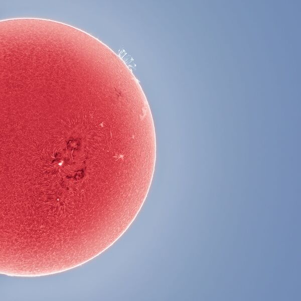 Магнитное поле Солнца подтягивает части хромосферы после большой вспышки. - Sputnik Таджикистан
