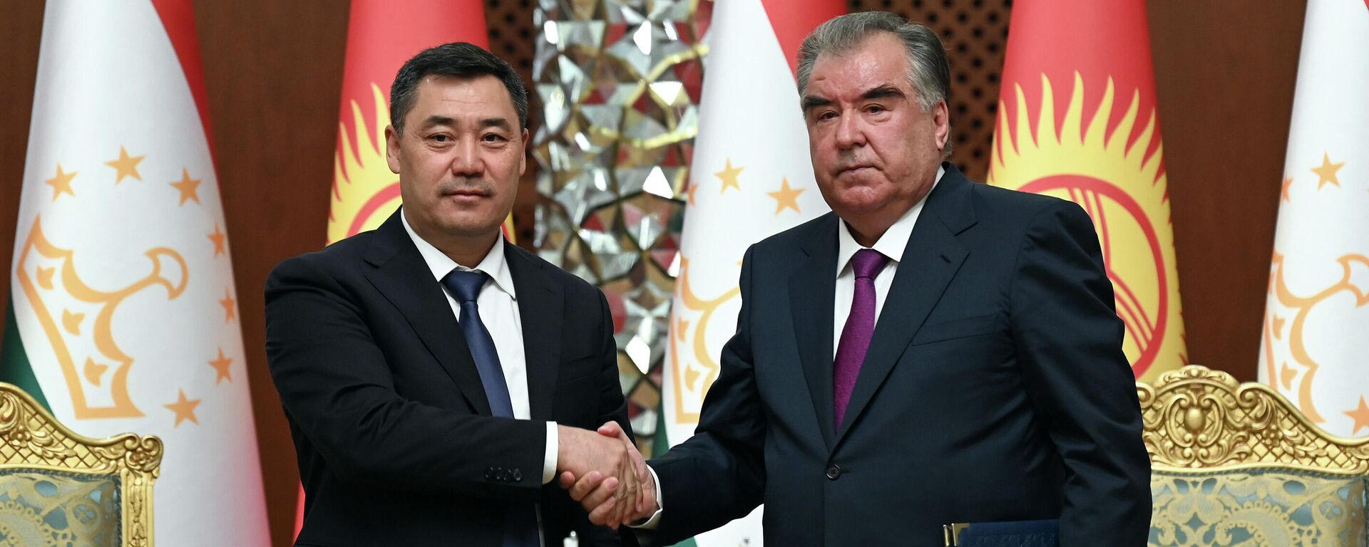 Президент Таджикистан Эмомали Рахмон и президент Кыргызстана Садыр Жапаров подписали ряд документов - Sputnik Таджикистан, 1920, 29.06.2021