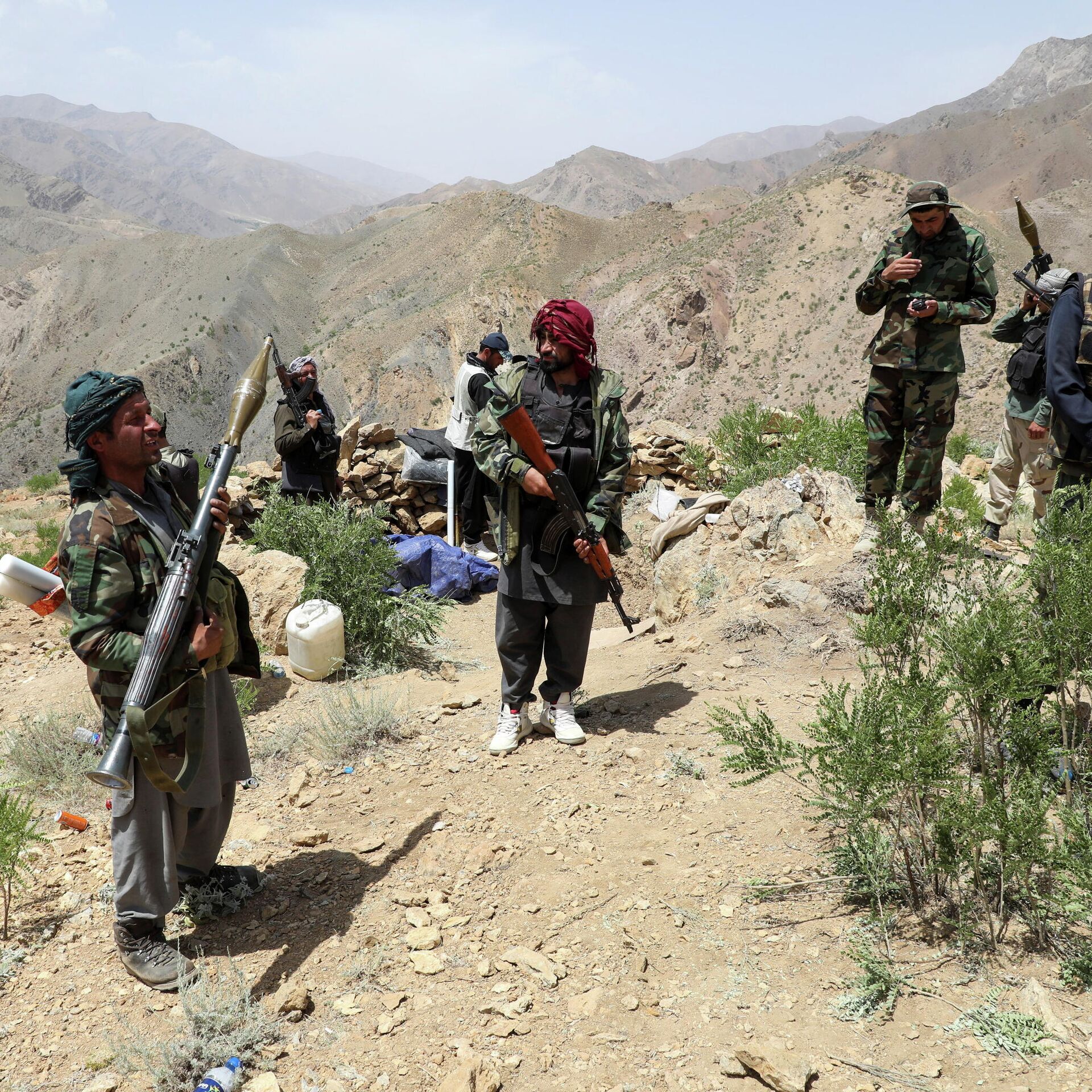 Таджикский афганский. Граница Таджикистана и Афганистана. Боевики граница Афганистан. Талибаны Афганистан 1988.