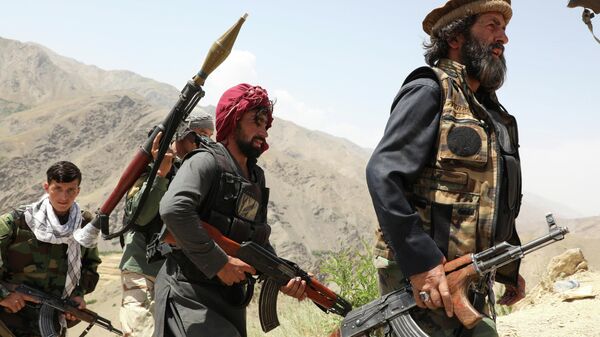 Вооруженные люди, выступающие против восстания талибов - Sputnik Таджикистан
