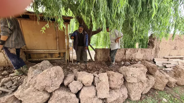 Последствия землетрясения в Лангари Шох