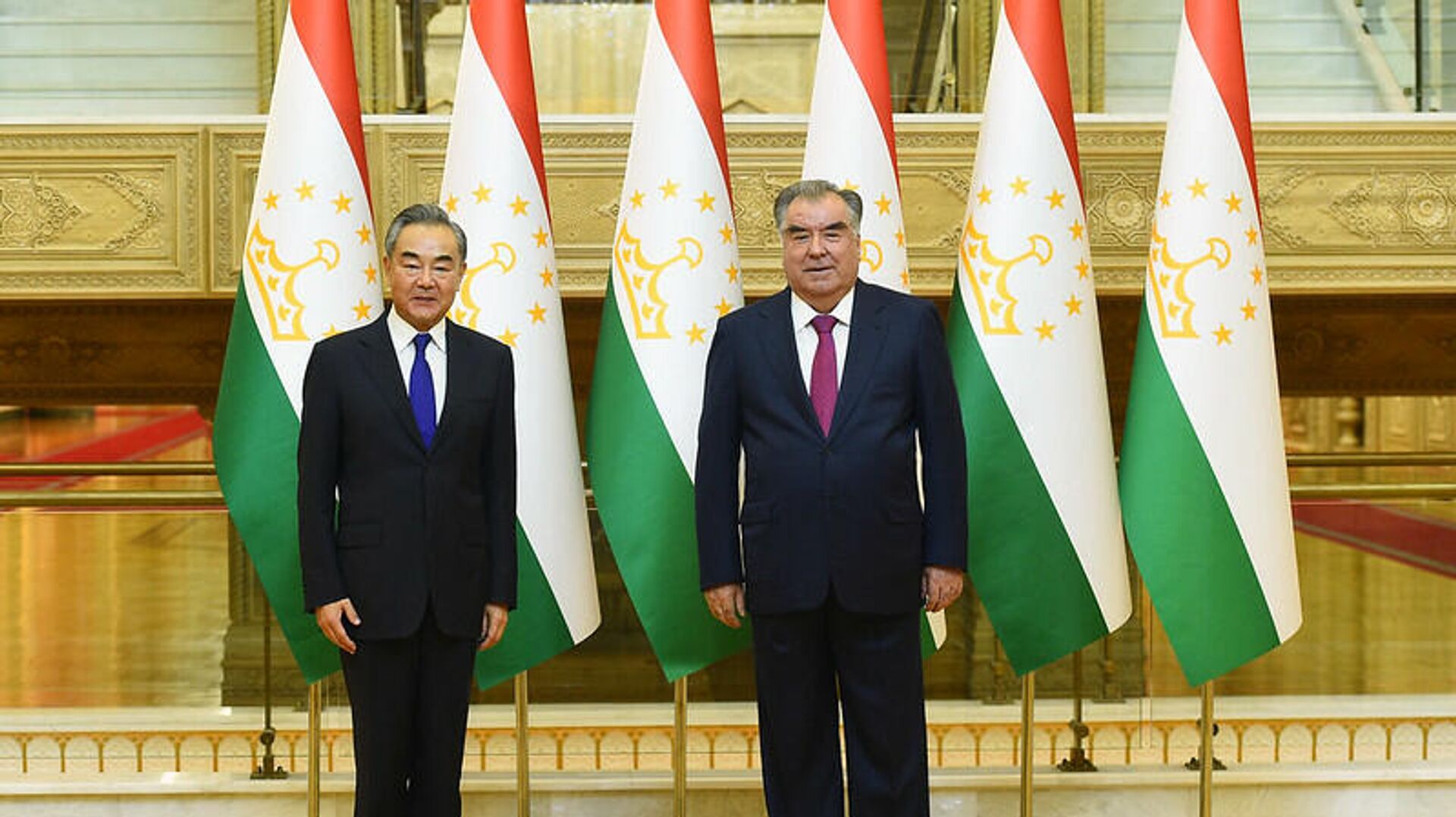 Президент Таджикистана Эмомали Рахмон провел встречу с министром иностранных дел Китая Ван И - Sputnik Таджикистан, 1920, 27.07.2022