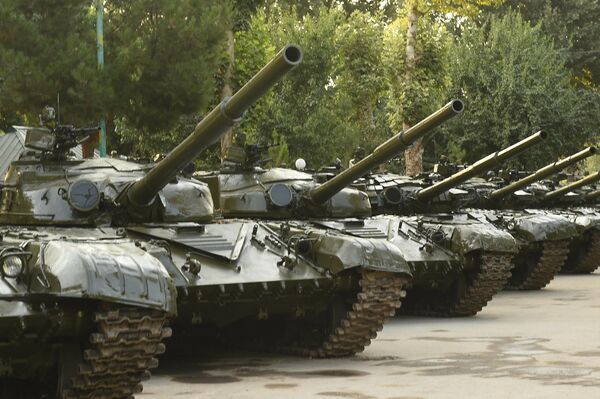 Например, на вооружении в Таджикистане находится свыше 250 единиц танков. - Sputnik Таджикистан