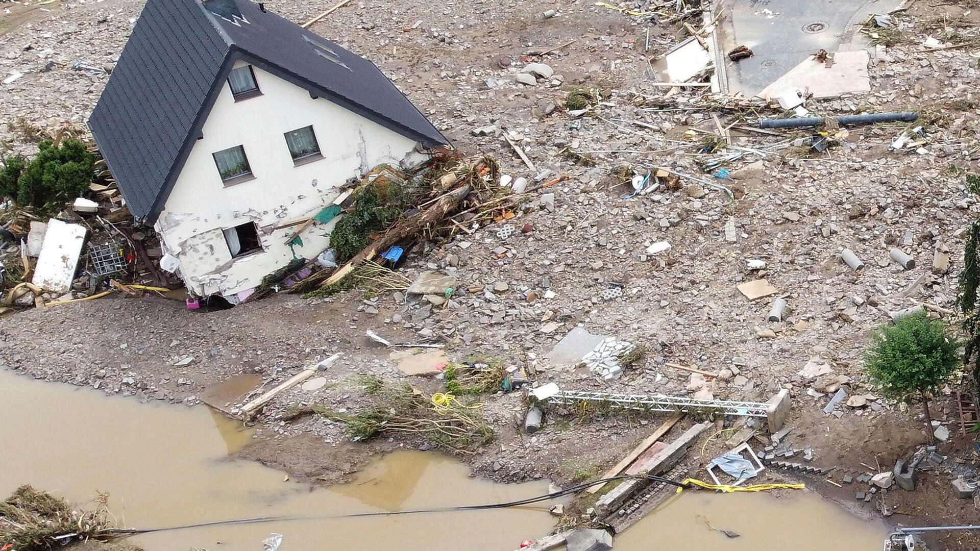Общий вид зоны, пострадавшей от наводнения после проливных дождей в Шульде, Германия  - Sputnik Тоҷикистон, 1920, 16.07.2021
