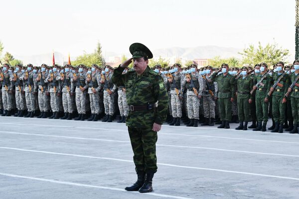 Командовал войсками глава Министерства обороны Шерали Мирзо. - Sputnik Таджикистан