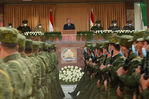 По приказу президента Таджикистана все войска в стране были подняты с утра по тревоге. - Sputnik Таджикистан