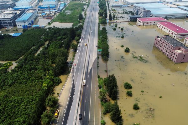 Ожидается, что дожди в провинции Хэнань продлятся до конца июля. - Sputnik Таджикистан