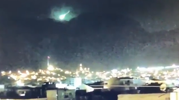 Метеорит или космический мусор: необычная вспышка в небе над Измиром - Sputnik Тоҷикистон