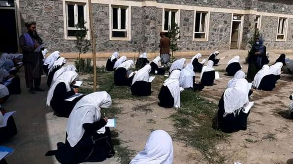 Сдача экзаменов в школах Бадахшана на территориях, подконтрольных правительству и Талибану - Sputnik Тоҷикистон