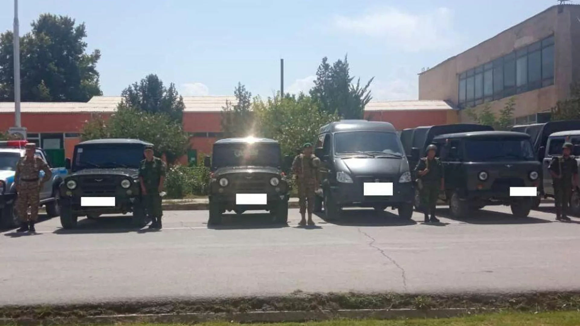 На кыргызско-таджикской границе проводится совместная специальная пограничная операция по противодействию контрабанде