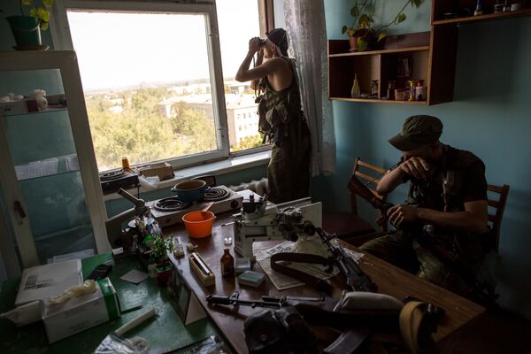 Ополченцы ДНР корректируют огонь минометов по позициям противника. Шахтерск - Sputnik Таджикистан