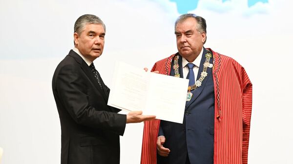 Почетная медаль глав государств Центральной Азии была вручена Президенту Республики Таджикистан Эмомали Рахмону - Sputnik Таджикистан