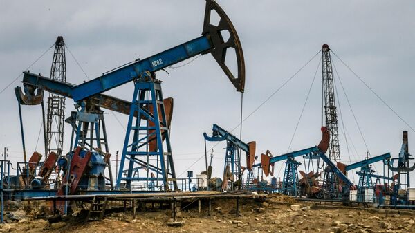 Добыча нефти из нефтяной скважины - Sputnik Таджикистан