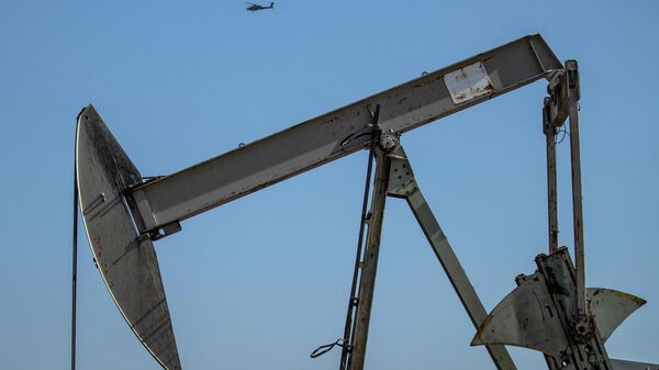 Добыча нефти из нефтяной скважины - Sputnik Тоҷикистон