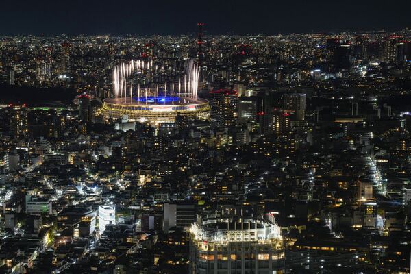 Фейерверки на национальном стадионе были видны из разных точек Токио. - Sputnik Таджикистан