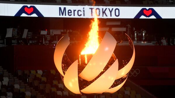 Последние минуты горения олимпийского огня. - Sputnik Таджикистан
