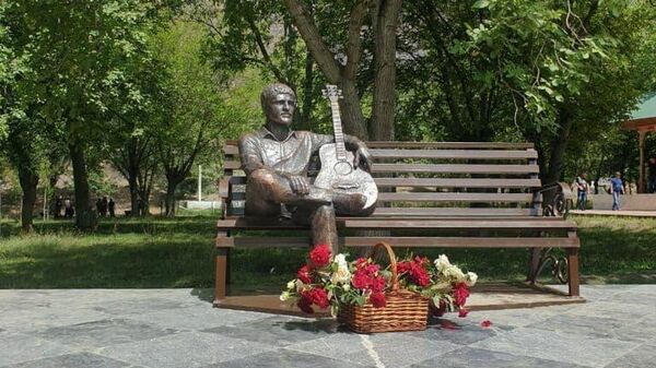 В ГБАО открыли памятник Муборакшо Мирзошоеву - Sputnik Таджикистан