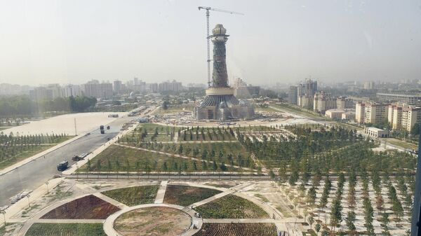 Парк Истиклолият с архитектурным комплексом и стелой - Sputnik Таджикистан