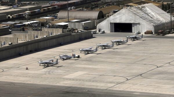 Сторона военного аэропорта Кабула, где припаркованы боевые караваны AC 208 - Sputnik Тоҷикистон