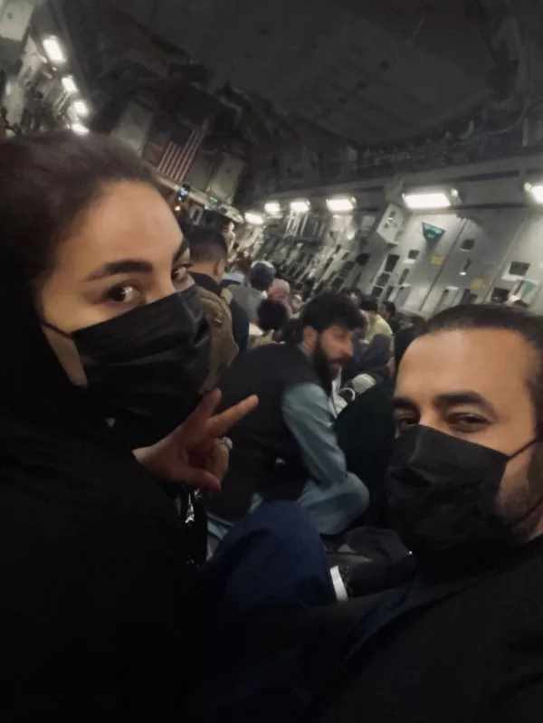 Афганская певица Aryana Sayeed в самолете во время эвакуации из Кабула Афганская певица Aryana Sayeed в самолете во время эвакуации из Кабула