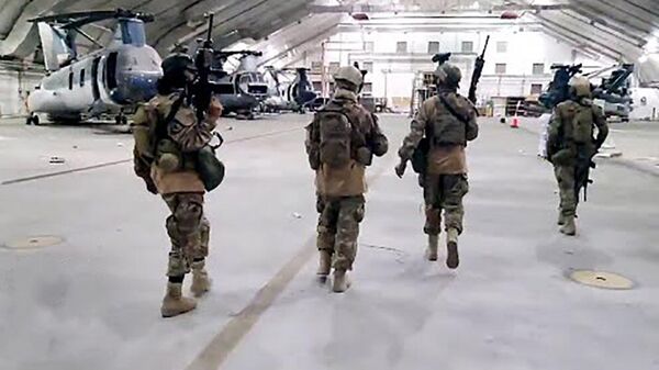 Боевики Талибана входят в контролируемую США часть аэропорта Кабула - Sputnik Тоҷикистон