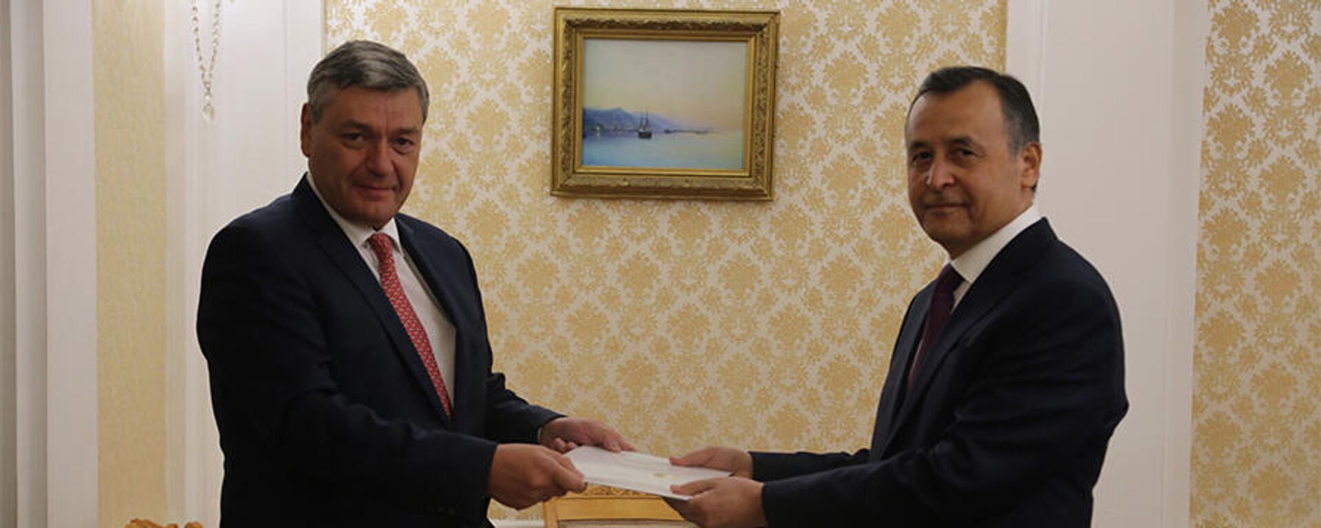 Новый посол Таджикистан в РФ вручил верительные грамоты замглавы МИД - Sputnik Таджикистан, 1920, 08.09.2021