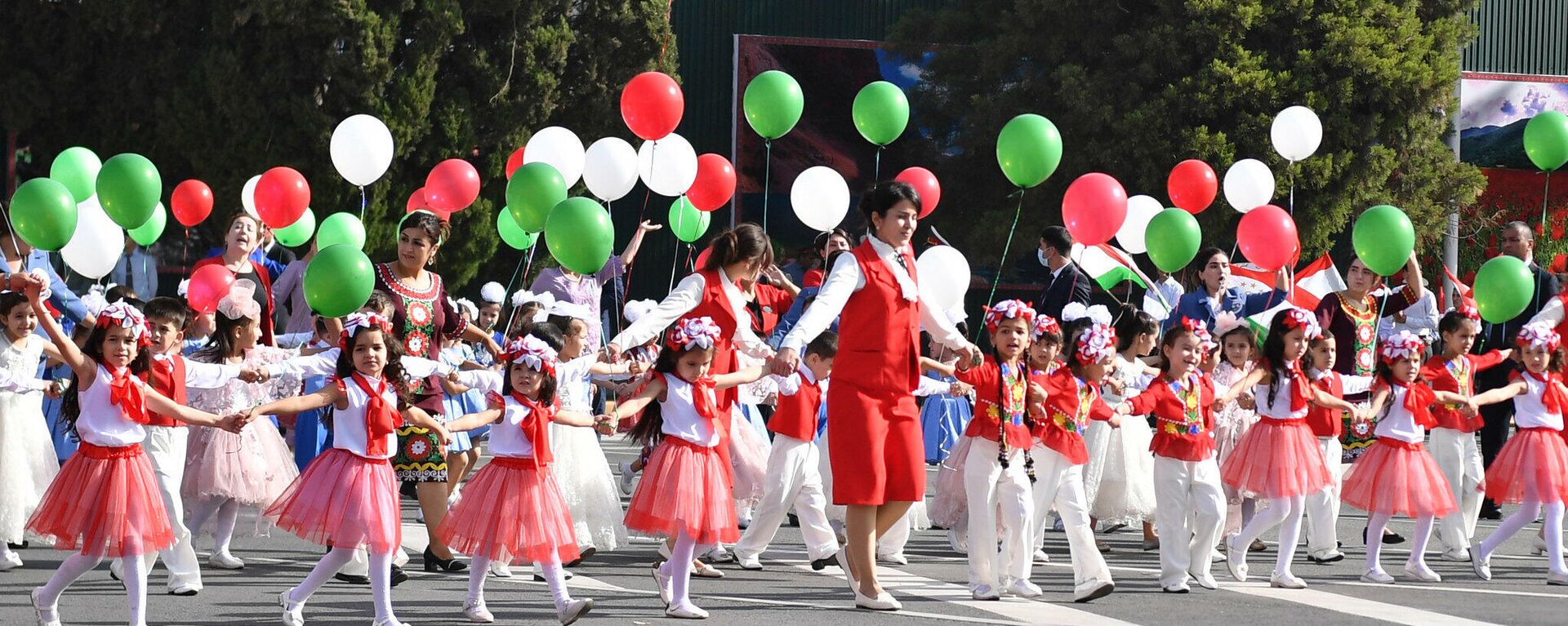 Парад в Душанбе в честь 30-летия государственной независимости Республики Таджикистан - Sputnik Таджикистан, 1920, 09.09.2021